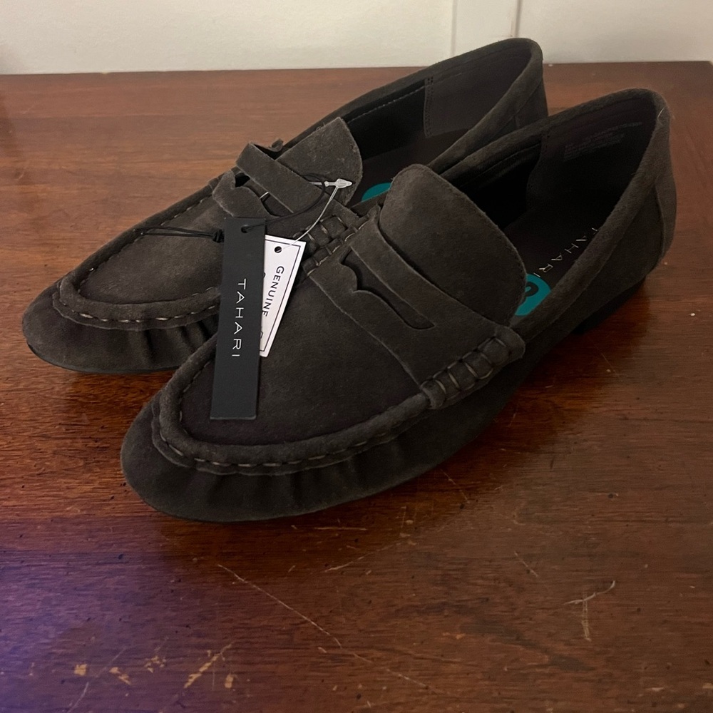NWT Tahari Women's Dark Brown Suede Loafers size 8 - Picture 2 of 9